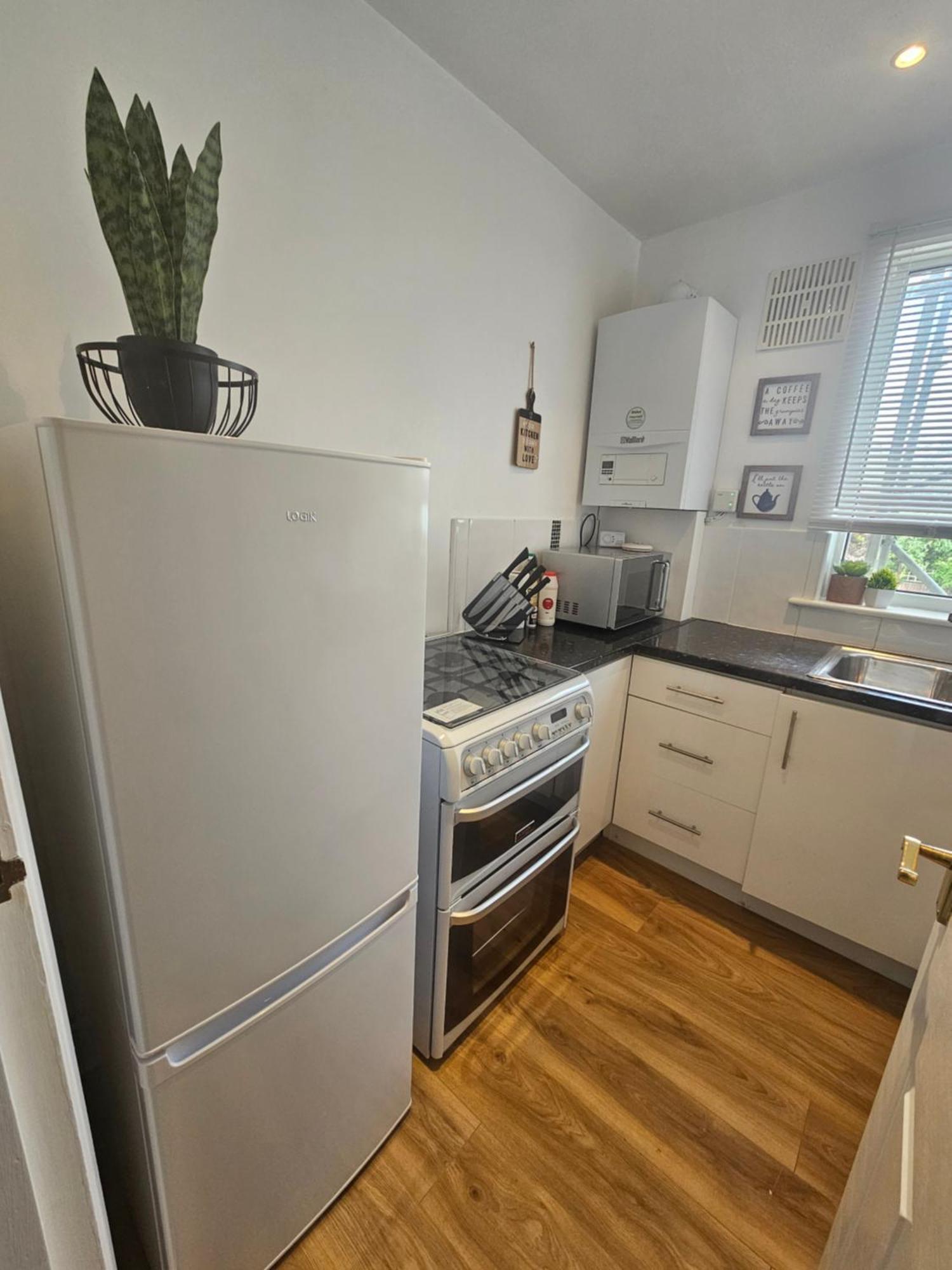 St Albans City Stays - Near Luton Airport - St Albans Abbey & City Train Station - Close To London- Harry Potter World - The Odyssey Cinema - Abbey Cathedral- Contractors I Business I Leisure- Sleeps Upto 6 People Exterior foto