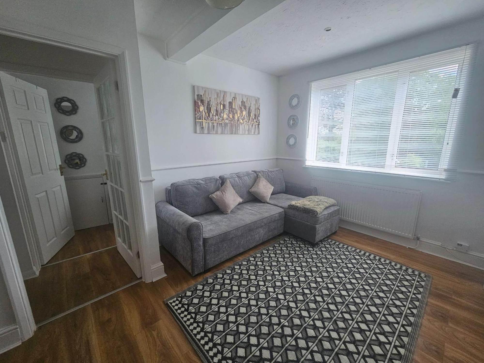 St Albans City Stays - Near Luton Airport - St Albans Abbey & City Train Station - Close To London- Harry Potter World - The Odyssey Cinema - Abbey Cathedral- Contractors I Business I Leisure- Sleeps Upto 6 People Exterior foto