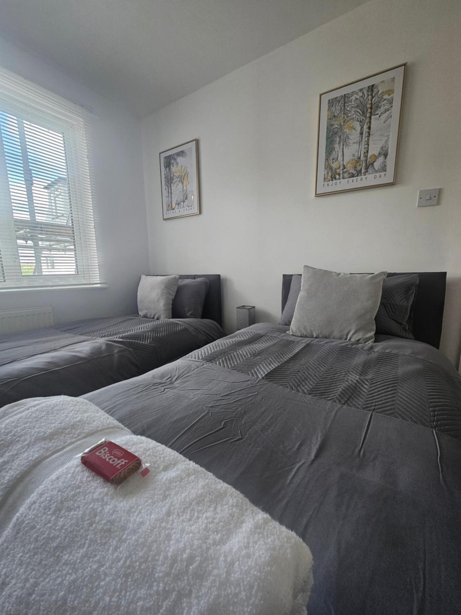St Albans City Stays - Near Luton Airport - St Albans Abbey & City Train Station - Close To London- Harry Potter World - The Odyssey Cinema - Abbey Cathedral- Contractors I Business I Leisure- Sleeps Upto 6 People Exterior foto